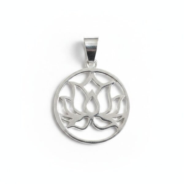 oai6uc5xsjxfwg4hjt5o.jpg Dije Circular de Plata con Flor de Loto