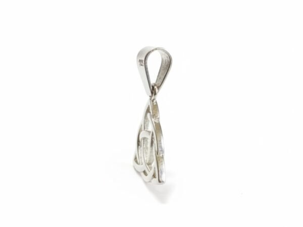 knyp8psno2dtgndjeqgu.jpg Colgante Triqueta en Plata de Ley .925