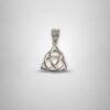 lcrpfbotrlnxm4zqzkn2.jpg Colgante Triqueta en Plata de Ley .925
