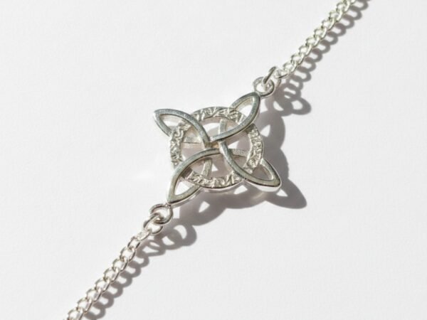 lubfxdxnncoirkjcwpja.jpg Pulsera Celta Nudo De Bruja de Plata .925