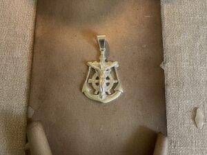 Colgante de Plata con Diseño Marítimo