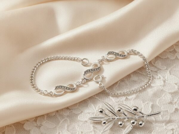 vpxg0ksd01orkuormfwk-5.jpg Pulsera Triple Infinito en Plata .925, vista principal