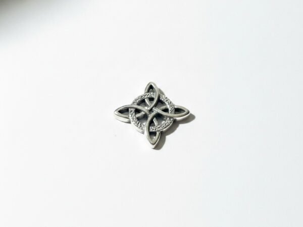 zf7tjtb23lfx5ryiezzf.jpg Pulsera Celta Nudo De Bruja de Plata .925
