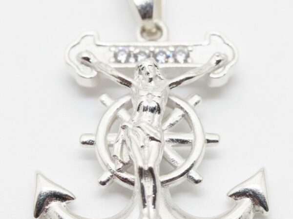 enlkpmehubr6ukuqd0ax.jpg Ancla con Crucifijo y zirconias Pata .925